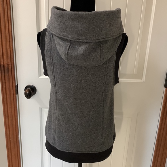 Burton vest - Picture 3 of 9